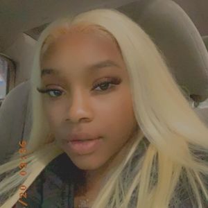 Meet your Posher, Kayla